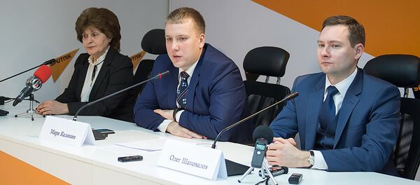 Пресс-конференция в преддверии выставки Образование — XXI век. Директор Российского центра науки и культуры в Ереване Марк Калинин, советник Посольства России в Армении Олег Шаповалов, генеральный директор компании Интер-Экспо Аделина Кочарян Пресс-конференция в преддверии выставки Образование — XXI век. Директор Российского центра науки и культуры в Ереване Марк Калинин, советник Посольства России в Армении Олег Шаповалов, генеральный директор компании Интер-Экспо Аделина Кочарян - Sputnik Армения