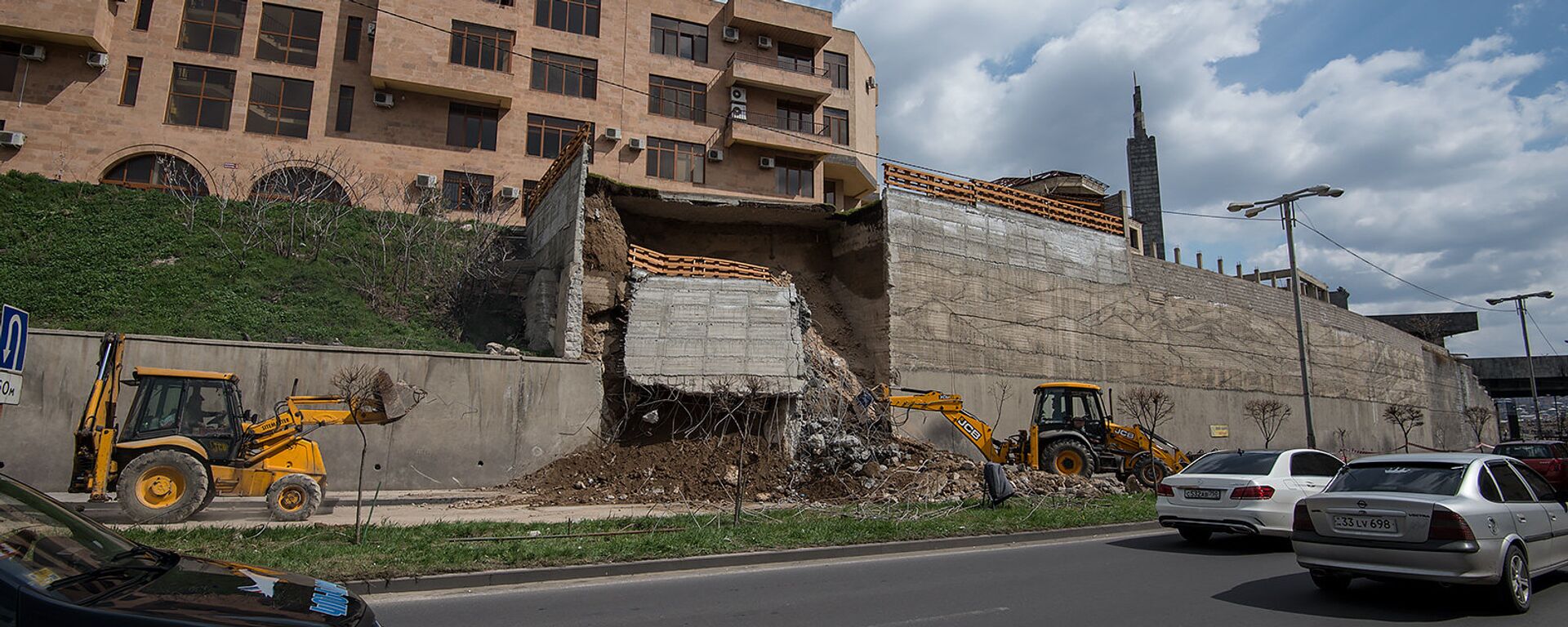 Обвал бетонной стены произошел на трассе Сараландж в Ереване - Sputnik Արմենիա, 1920, 13.02.2021