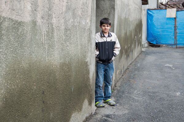 Севаг, сын семьи Снджарян, иммигрировавших из Сирии в Армению Севаг, сын семьи Снджарян, иммигрировавших из Сирии в Армению - Sputnik Армения