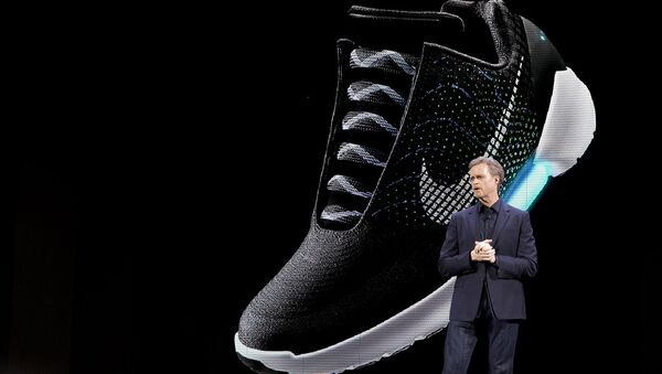 Nike представила футуристические кроссовки с автоматической шнуровкой - Sputnik Армения