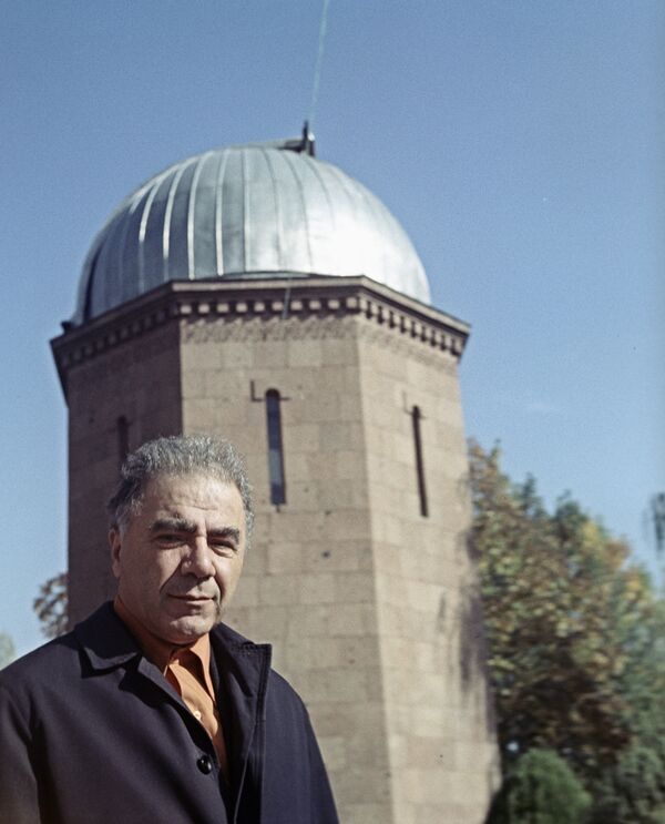 Галактики Маркаряна, телескопы и не только: как армяне осваивали Космос - Sputnik Армения