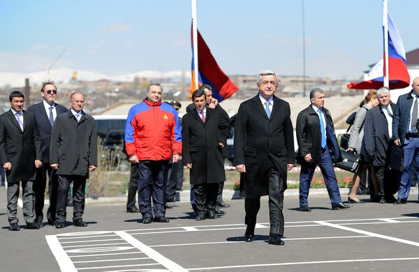 Президент Армении Серж Саргсян на открытии армяно-российского центра гуманитарного реагирования Президент Армении Серж Саргсян на открытии армяно-российского центра гуманитарного реагирования - Sputnik Արմենիա