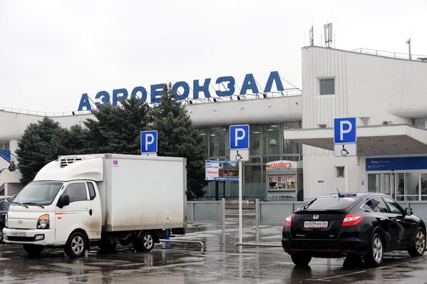 В аэропорту Ростова-на-Дону, где при посадке разбился пассажирский самолет Boeing-737-800. - Sputnik Армения