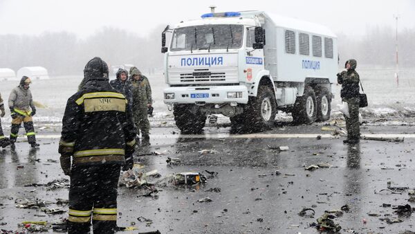На месте крушения пассажирского самолета Boeing-737-800, который разбился при посадке в аэропорту Ростова-на-Дону - Sputnik Արմենիա