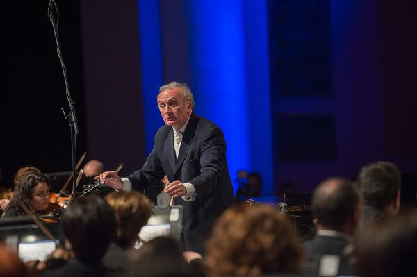 Дирижер Рубен Асатрян Дирижер Рубен Асатрян - Sputnik Արմենիա