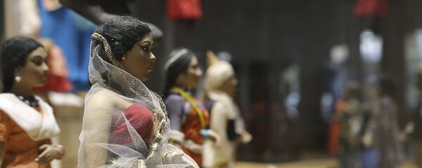 Куклы подаренные Индирой Ганди ереванскому кукольному театру - Sputnik Армения