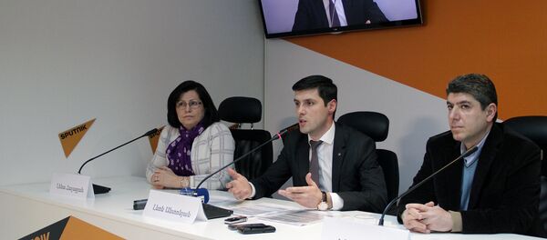 Лена Галаджян, Левон Антонян и Нерсес Киво Лена Галаджян, Левон Антонян и Нерсес Киво - Sputnik Армения