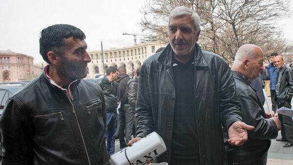 Протест таксистов у здания Правительства Армении - Sputnik Արմենիա