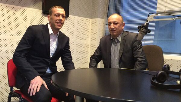 Вратарь сборной Армении по футболу в студии Радио Sputnik Армения Вратарь сборной Армении по футболу в студии Радио Sputnik Армения - Sputnik Армения