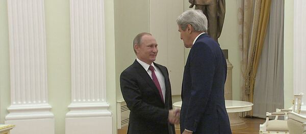 СПУТНИК_Наверное, деньги привезли – Путин пошутил о содержимом чемодана Джона Керри СПУТНИК_Наверное, деньги привезли – Путин пошутил о содержимом чемодана Джона Керри - Sputnik Армения