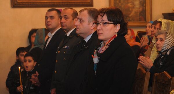 Министр обороны Грузии Тинатин Xидашели на пасхальной литургии в армянской церкви Сурб Геворк Министр обороны Грузии Тинатин Xидашели на пасхальной литургии в армянской церкви Сурб Геворк - Sputnik Армения