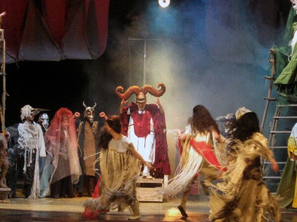 Представление Король Лир в гюмрийском театре им. В. Ачаряна Представление Король Лир в гюмрийском театре им. В. Ачаряна - Sputnik Армения