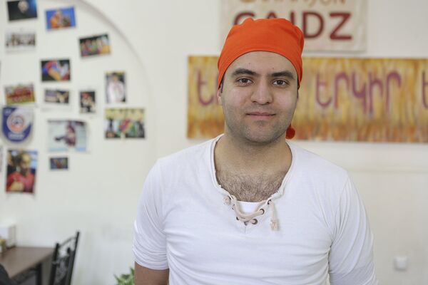 Мастер по изготовлению лагмаджо Кайцак Мастер по изготовлению лагмаджо Кайцак - Sputnik Армения