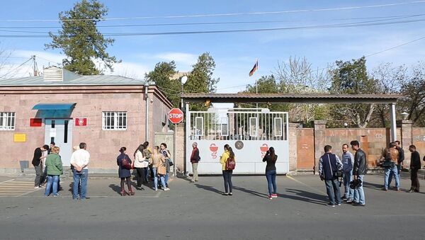 Раненные в НК солдаты были доставлены в военный госпиталь Мурацан - Sputnik Արմենիա