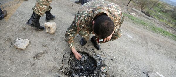 Гадрут. Нагорный Карабах. Следы, оставленные снарядами системы Смерч Гадрут. Нагорный Карабах. Следы, оставленные снарядами системы Смерч - Sputnik Արմենիա