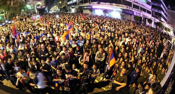 Шествие армян Бурдж-Амуда против агрессии Азербайджана Шествие армян Бурдж-Амуда против агрессии Азербайджана - Sputnik Армения