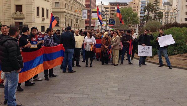 Акция протеста испанских армян против действий Азербайджана - Sputnik Армения