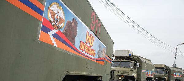 Ереван отправил в Степанакерт гуманитарную помощь Ереван отправил в Степанакерт гуманитарную помощь - Sputnik Армения