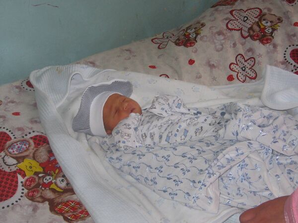 Новорожденный Тигран, которого назвали в честь Тиграна Абгаряна из Гюмри, погибшего в Джабраиле Новорожденный Тигран, которого назвали в честь Тиграна Абгаряна из Гюмри, погибшего в Джабраиле - Sputnik Армения