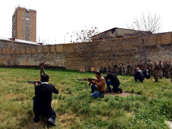 Կարմիր Բերետներ 5165՛ ռազմահայրենասիրական համահայկական կազմակերպության նախագահ Արթուր Ալեքսանյանի (Ամարասի Արթուր) հրամանատարությամբ կամավորների հերթական խումբը մեկնեց Արցախ Կարմիր Բերետներ 5165՛ ռազմահայրենասիրական համահայկական կազմակերպության նախագահ Արթուր Ալեքսանյանի (Ամարասի Արթուր) հրամանատարությամբ կամավորների հերթական խումբը մեկնեց Արցախ - Sputnik Արմենիա