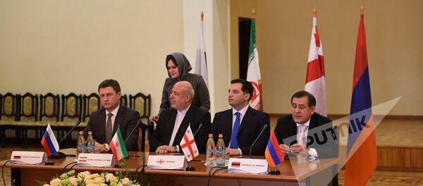 Подписание энергетических соглашений между Арменией, Ираном, Россией и Грузией Подписание энергетических соглашений между Арменией, Ираном, Россией и Грузией - Sputnik Армения