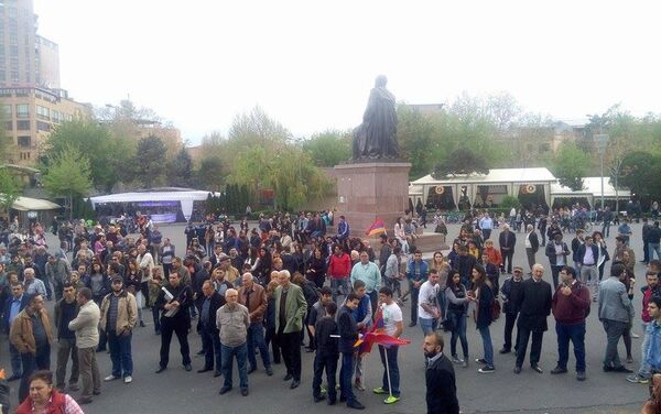 Акция протеста в Ереване против продажи Россией оружия Азербайджану - Sputnik Армения