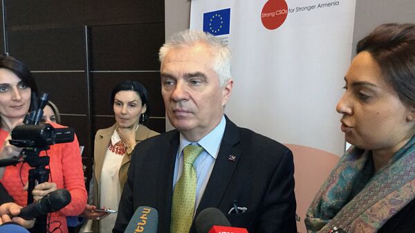 Руководитель делегации ЕС в Армении, посол Петр Свитальский Руководитель делегации ЕС в Армении, посол Петр Свитальский - Sputnik Արմենիա