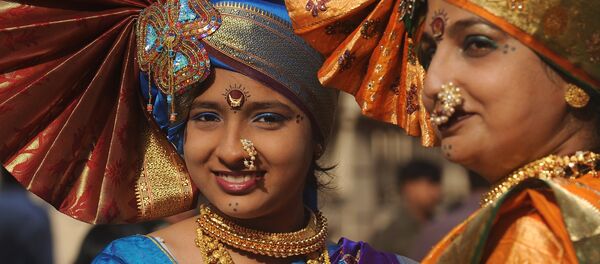 Индийская женщина в национальной одежде Индийская женщина в национальной одежде - Sputnik Արմենիա