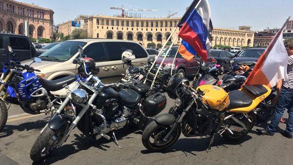 Члены движения «Мы — за мир», организовавшие мотопробег Москва – Ереван – Карабах - Sputnik Արմենիա
