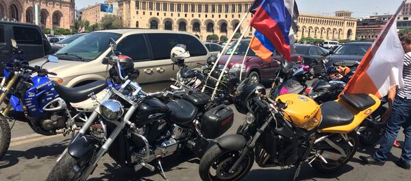 Члены движения «Мы — за мир», организовавшие мотопробег Москва – Ереван – Карабах Члены движения «Мы — за мир», организовавшие мотопробег Москва – Ереван – Карабах - Sputnik Армения