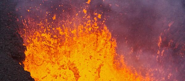 Извержение вулкана. Архивное видео. - Sputnik Армения