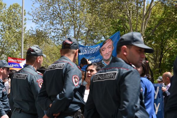 Свободу Левону Айрапетяну - протест в Ереване Свободу Левону Айрапетяну - протест в Ереване - Sputnik Армения