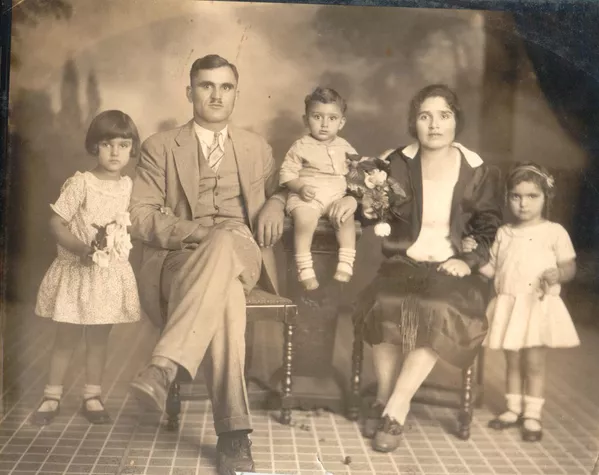 В Америке у Мариам и Галуста родилось трое детей - Вардуи, Нунуфар и Арташес. В Америке у Мариам и Галуста родилось трое детей - Вардуи, Нунуфар и Арташес. - Sputnik Армения