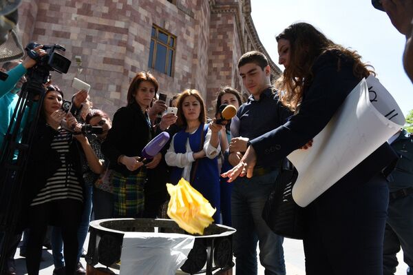 Акция протеста в Ереване против приобретения турецких товаров - Sputnik Армения