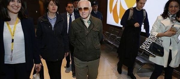 Шарль Азнавур в Ереване - Sputnik Армения