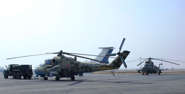 Молодые летчики армейской авиации Южного военного округа начали отрабатывать полеты в горах Армении. Молодые летчики армейской авиации Южного военного округа начали отрабатывать полеты в горах Армении. - Sputnik Армения