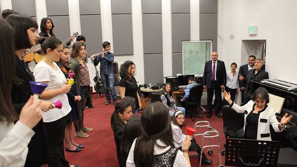 Джордж Клуни в центре Тумо - Sputnik Արմենիա