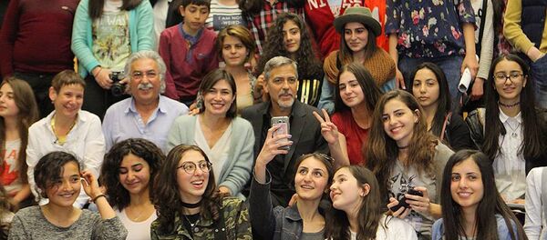 Джордж Клуни в центре Тумо - Sputnik Արմենիա