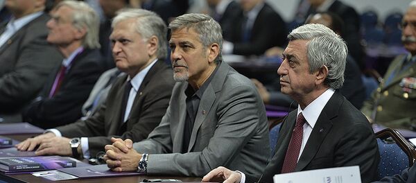 Джордж Клуни на Глобал Форуме в Ереване - Sputnik Армения