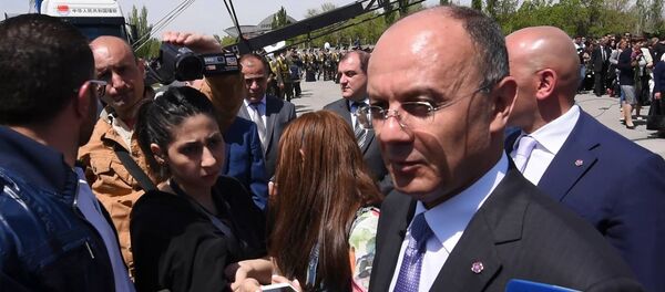 Сейран Оганян в Цицернакаберде Сейран Оганян в Цицернакаберде - Sputnik Армения