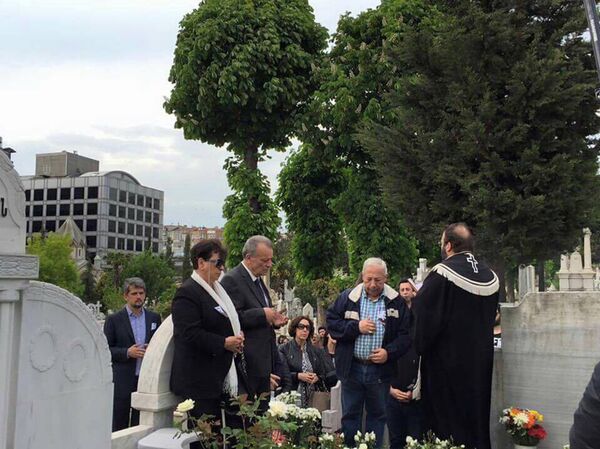 Ստամբուլիի Շիշլիի գերեզմանատանը Ստամբուլիի Շիշլիի գերեզմանատանը - Sputnik Արմենիա