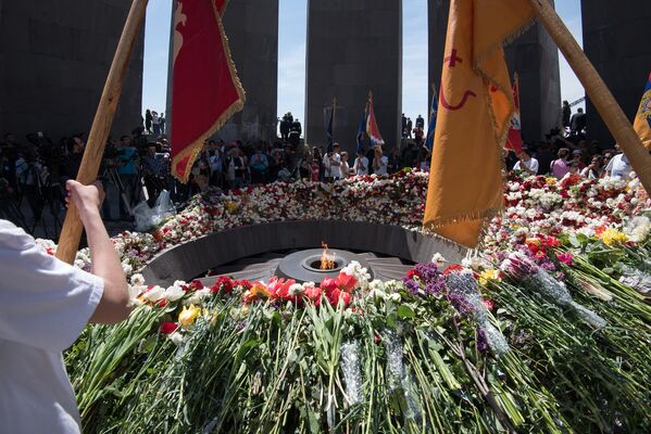 Турция традиционно отвергает обвинения в массовом истреблении около полутора миллиона армян в годы Первой мировой войны и крайне болезненно реагирует на критику со стороны Запада во вопросу армянского геноцида. - Sputnik Армения