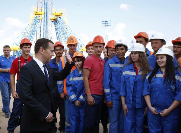 Рабочая поездка премьер-министра РФ Д.Медведева в Дальневосточный федеральный округ Рабочая поездка премьер-министра РФ Д.Медведева в Дальневосточный федеральный округ - Sputnik Армения