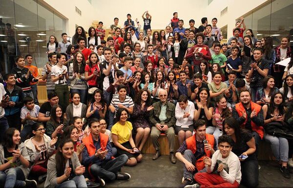 Шарль Азнавур в центре Тумо - Sputnik Армения