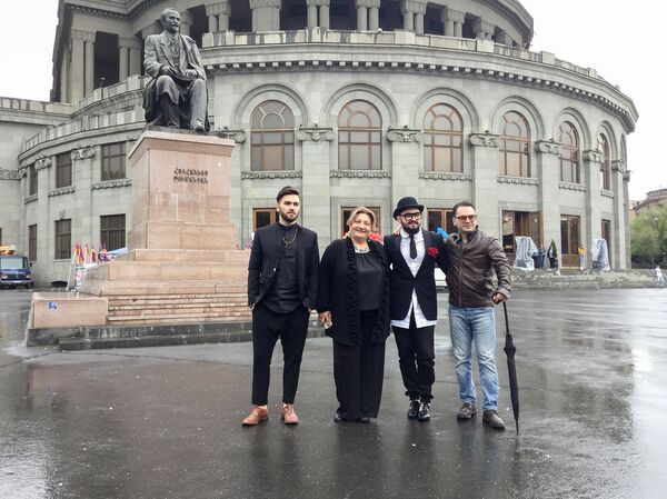 Флешмоб Дружба народов на площади Свободы Флешмоб Дружба народов на площади Свободы - Sputnik Армения