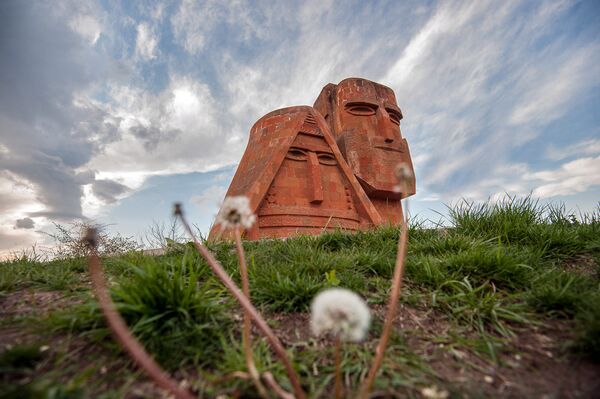 Влюбленные в Карабах французы, или Как фильм Норы Мартиросян попал на Каннский фестиваль Влюбленные в Карабах французы, или Как фильм Норы Мартиросян попал на Каннский фестиваль - Sputnik Армения