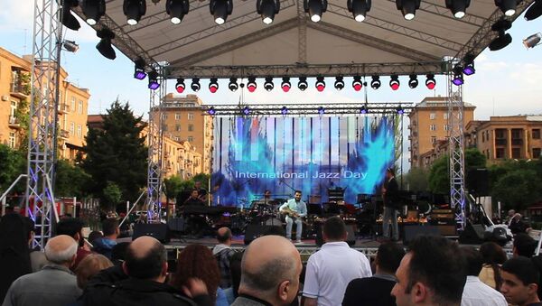 Фестиваль, приуроченный к Международному дню джаза, прошел в центре Еревана - Sputnik Армения
