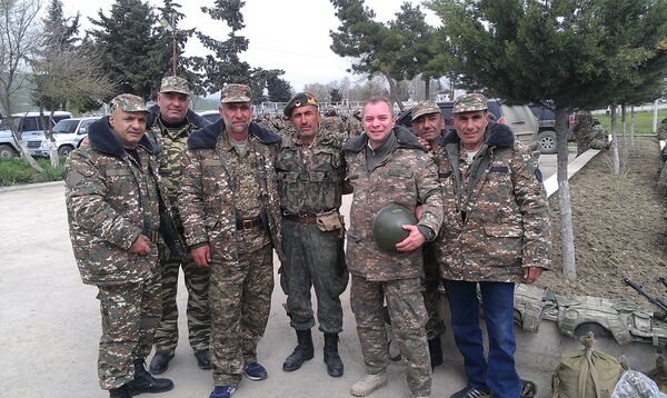 А остальные пока задержитесь в зале: свинцовый апрель глазами очевидца А остальные пока задержитесь в зале: свинцовый апрель глазами очевидца - Sputnik Армения