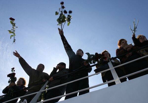 Родственники погибших в результате крушения самолета A320 авиакомпании Армавиа в Сочи, Адлер Родственники погибших в результате крушения самолета A320 авиакомпании Армавиа в Сочи, Адлер - Sputnik Արմենիա