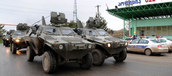 У военной части Мухровани ВС Грузии У военной части Мухровани ВС Грузии - Sputnik Армения